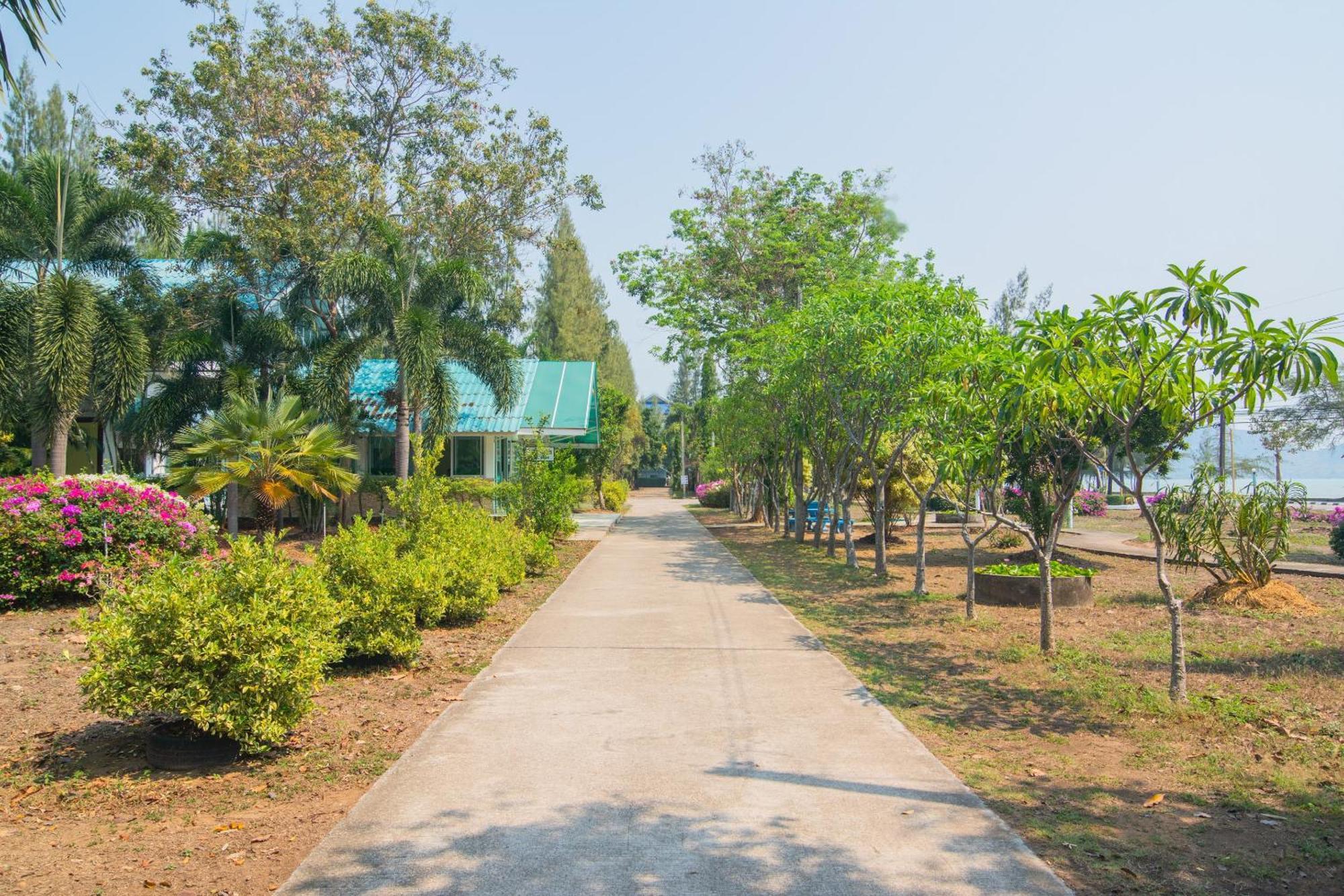 Koh Lak Resort Прачуап Кири Кан Екстериор снимка